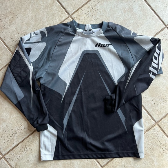 Thor & Axxis riding Jerseys - Picture 2 of 8